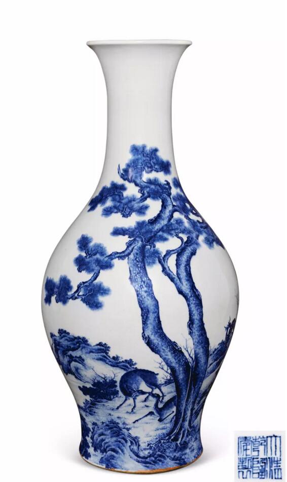 宫廷艺术佳品：清乾隆青花松鹿献瑞图大橄榄瓶