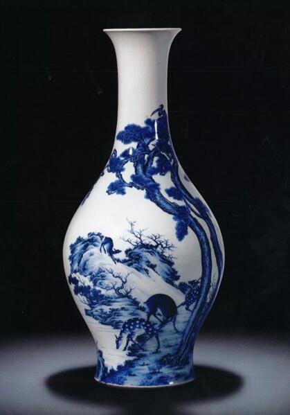 宫廷艺术佳品：清乾隆青花松鹿献瑞图大橄榄瓶