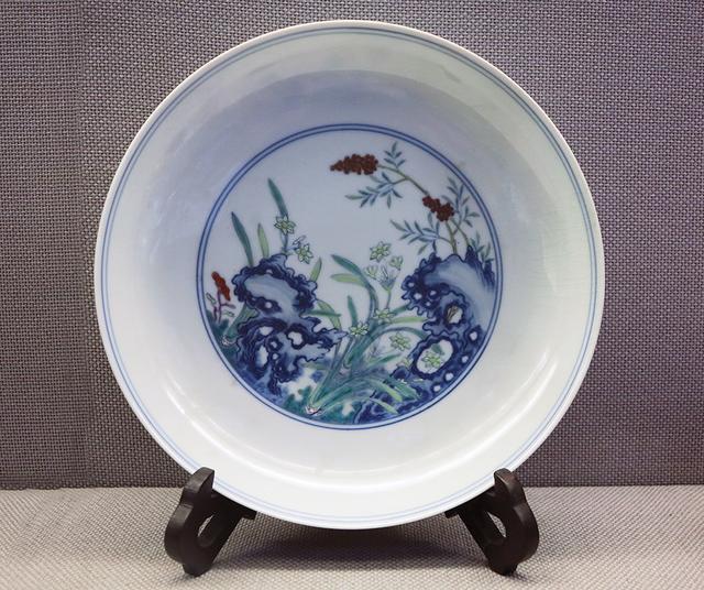 明代斗彩瓷器的发展与鉴定