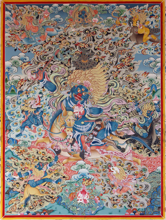 多元文化为艺博会增彩_作品名称：吉祥天姆作品尺寸：110×80画师：仁增东周 作品工艺：手绘作品简介：吉祥天母是藏传佛教中极受尊崇的女性护法神。她象征着幸运与财富，所以又被称为财富女神。唐卡主尊吉祥天母，呈忿怒相，身主蓝色，一面二臂，头戴骷髅冠，颈饰人头璎珞，以蛇为胳腋，腰系虎皮裙，左手高举三股叉，右手持嘎巴拉碗，侧身骑坐三眼黄骡驰骋于火海之中。供奉该本尊，可使众生远离痛苦，得吉祥与安乐。
