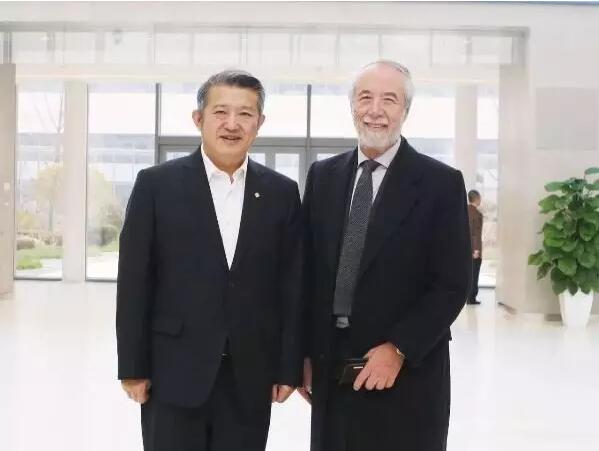 苏富比情怀不再 依靠什么与佳士得较量？