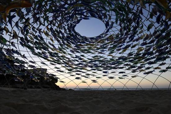 全世界最具艺术范儿的海滩(《环绕》（Swirling Surround）Jane Cowie)
