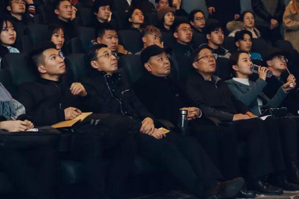 徐冰：你生活在哪 就面对哪的问题 有问题就有艺术