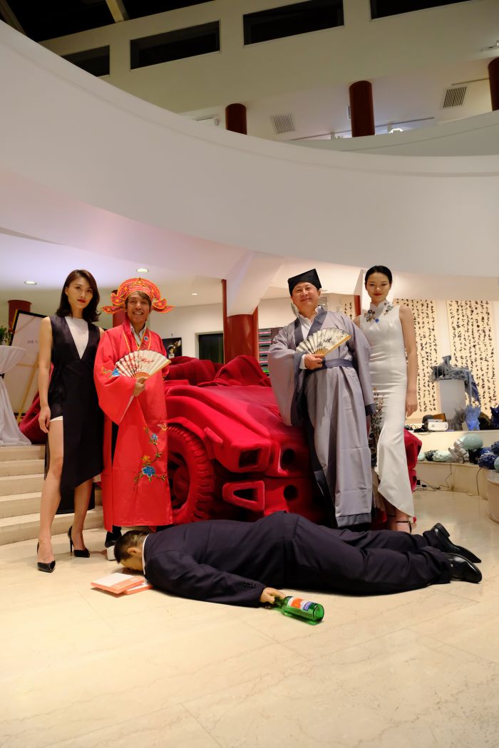 赵半狄化身唐伯虎现身中国Party！