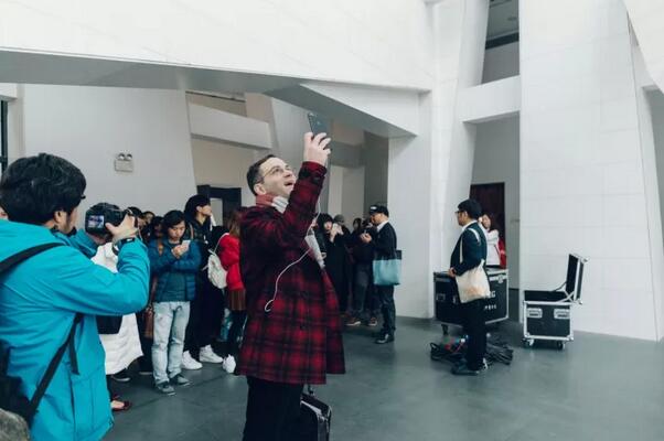 徐冰：你生活在哪 就面对哪的问题 有问题就有艺术