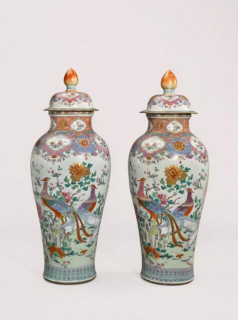 清乾隆 约1740年 粉彩锦堂富贵图大盖瓶一对