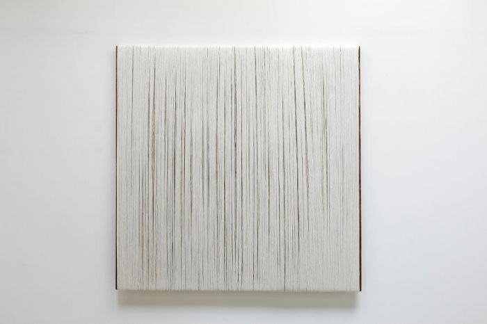 《白色的墙》；Le Mur Blanc, 2013, laine, lin, 180 x 180 cm