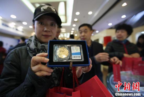 冬奥会会旗交接纪念品北京发售