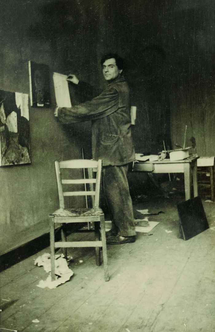 Modigliani in his studio, photograph by Paul Guillaume, c.1915©RMN-Grand Palais (musée de l’Orangerie) I Archives Alain Bouret, image Dominique Couto