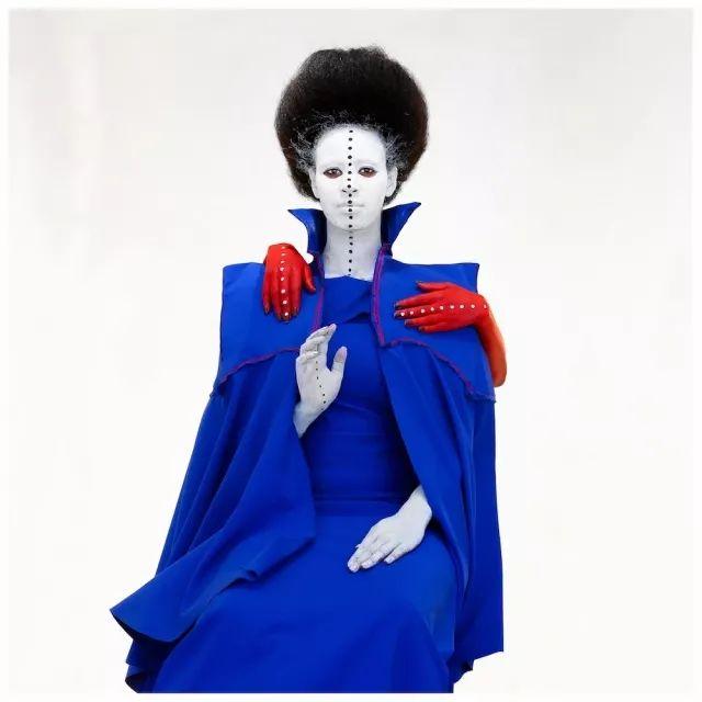爱伊达．慕伦内《一体》，2016， 彩色喷墨打印，80 × 80 cm Aïda Muluneh. “All in One.” 2016. Pigmented inkjet print