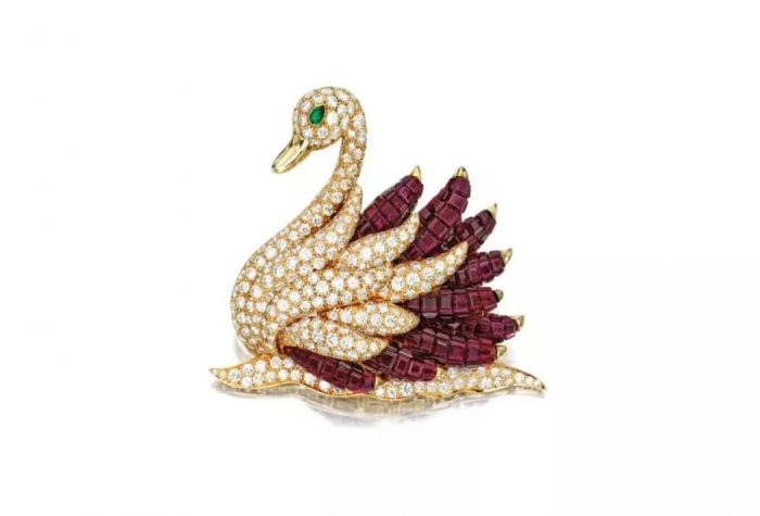 红宝石配钻石及袓母绿别针，梵克雅宝（Van Cleef & Arpels）