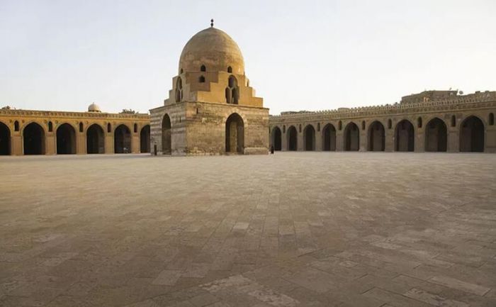▲ 开罗伊本-图伦清真寺（Majid ibn Tulun）