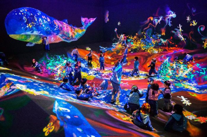 涂鸦自然 - 山脉与山谷 / Graffiti Nature - Mountains and Valleys teamLab, 2016-, Interactive Digital Installation