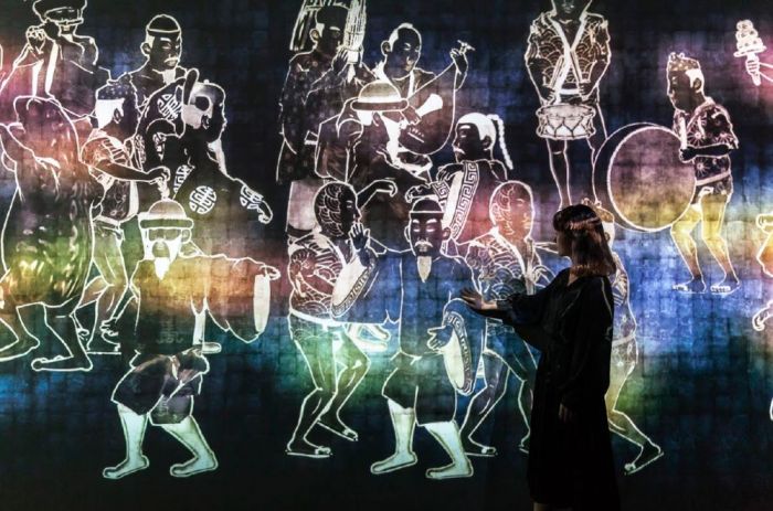 Walk, Walk, Walk: Search, Deviate, Reunite - Dancing People and Animals Beyond Borders teamLab, 2018, Interactive Digital Installation, Endless, Sound: Hideaki Takahashi, Voices: Yutaka Fukuoka, Yumiko Tanaka