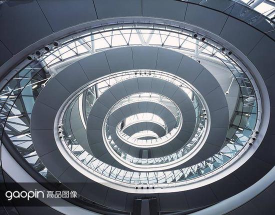 这些旋转楼梯简直就是艺术品