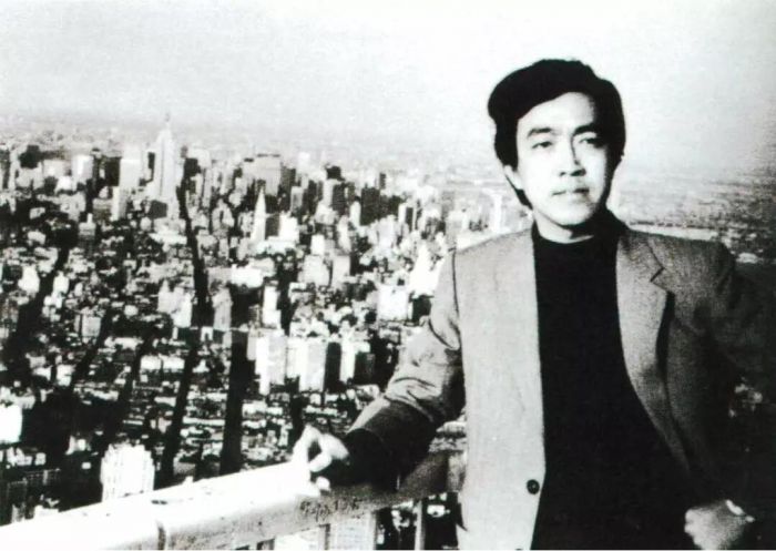 1980年，陈逸飞摄于美国纽约