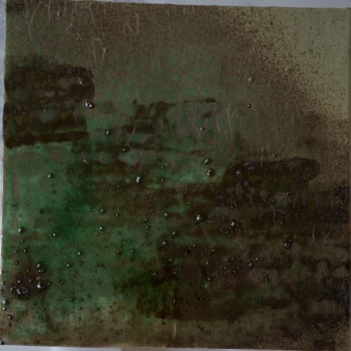 《侵蚀》，2018，陶瓷，岩盐，矿石粉末，矿物质颜料，510× 33 × 33 × 10 cm Erosion, 2018, porcelain, rock salt, rock flour and mineral pigments, 510× 33 × 33 × 10 cm