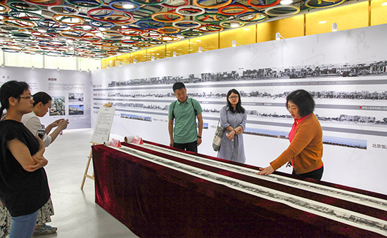 辉煌40年影像记忆展在市城市建设档案馆拉开帷幕