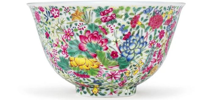 清乾隆“桃花源”双耳活环大瓶5060万元成交