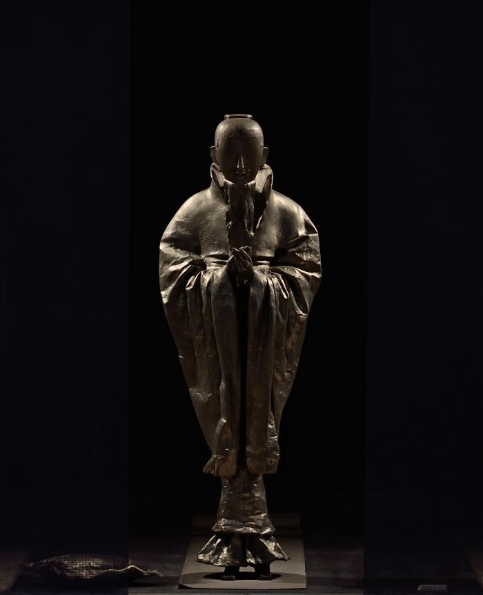 李象群 《行者》  Spiritual Practitioner白铜 Cupronickel500×200×200cm 2012