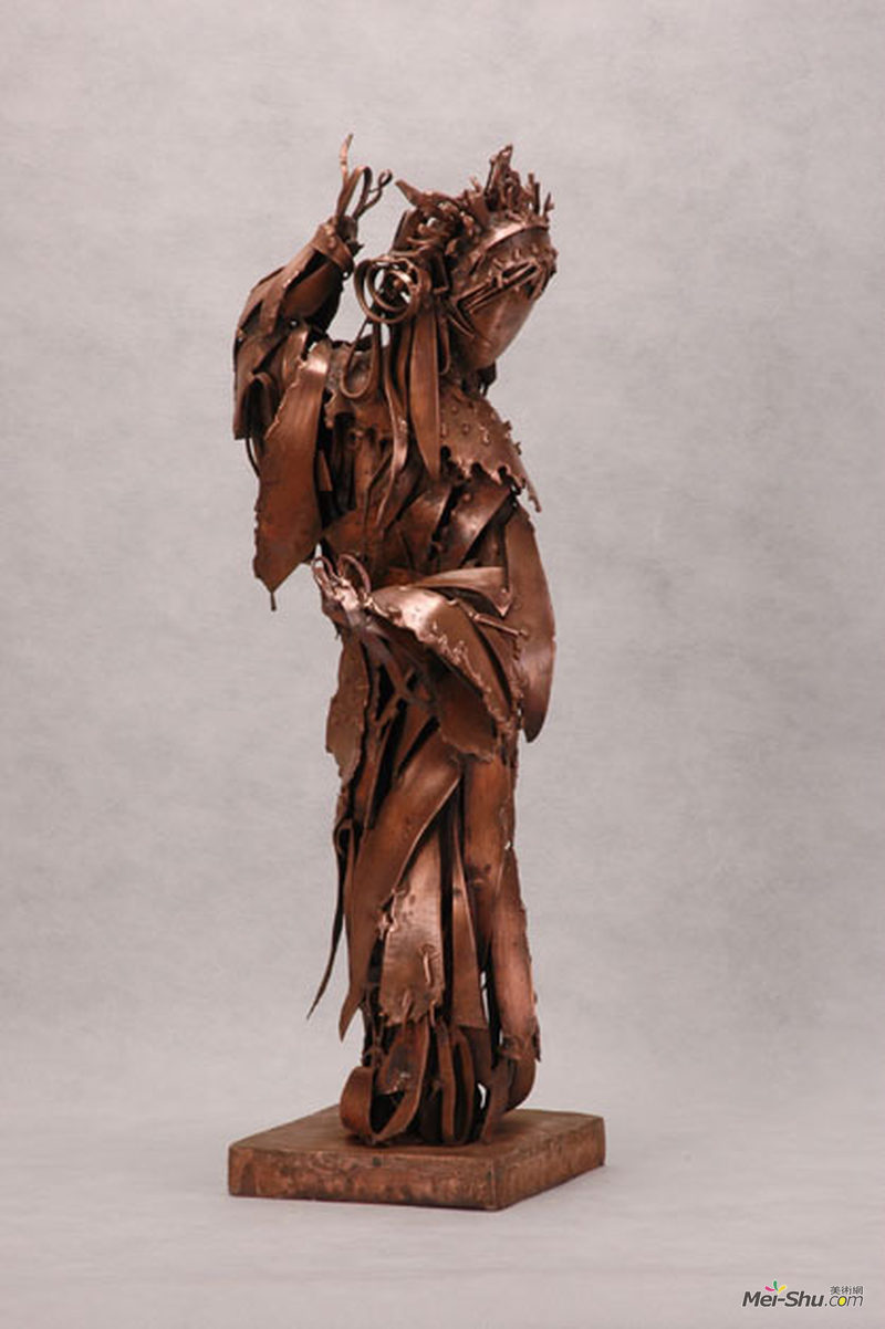 佳人作者：焦兴涛创作年代：1999规格：25×15×57cm品类：雕塑