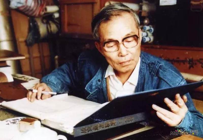 1988年，编辑反映中国画史的《中国画精英》