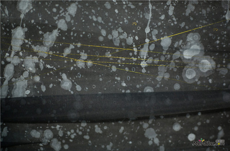 章燕紫，《无穷》10幅56×56cm, 厚度6cm 材料：宣纸、水墨、矿物颜料、丝线、真丝 2017
