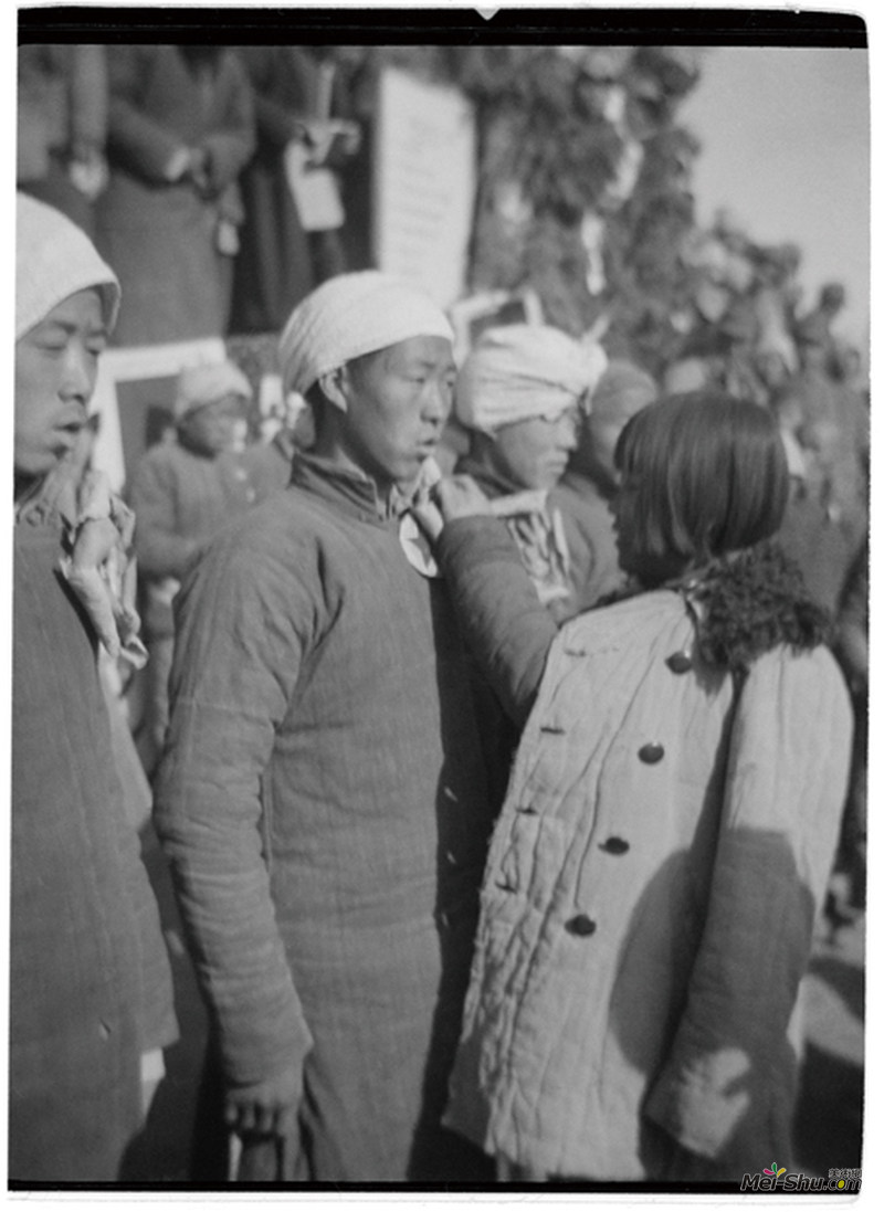 1942年，太行山区涉县人民送郎参军