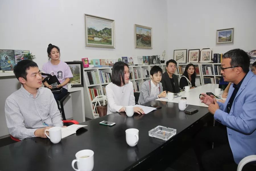 本次展览总策展人梁克刚接受采访