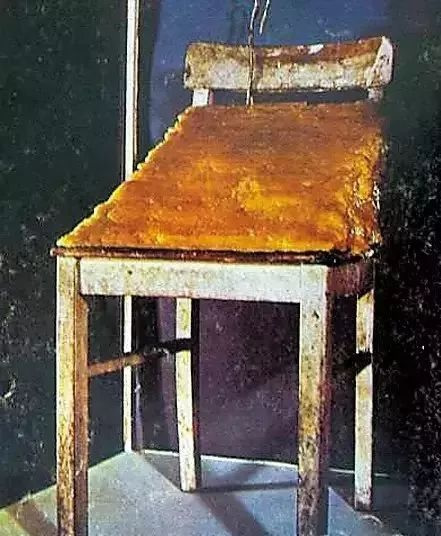 约瑟夫·博伊斯《油脂椅》