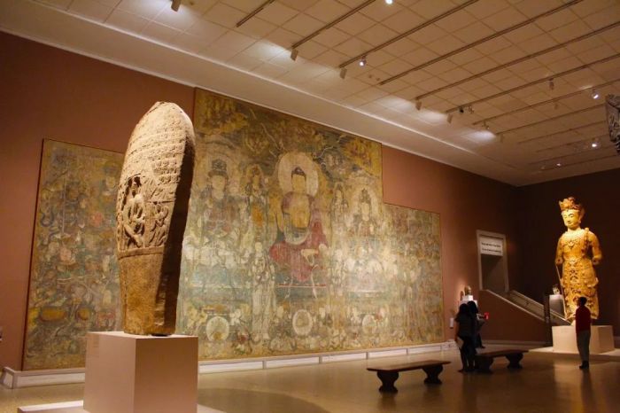 作为中国观众,去大都会拜访一下206展厅,看看元代壁画《药师经变》