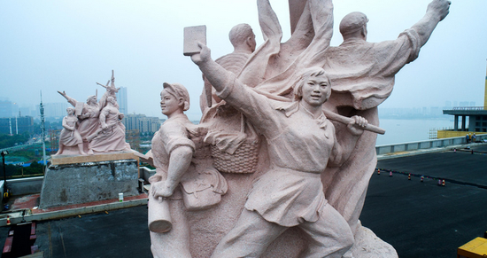 南京长江大桥修缮一新 工农兵雕塑露出真容