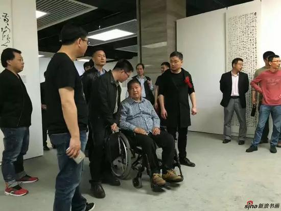 著名书法家王友谊,张锡庚参观秦健书法展