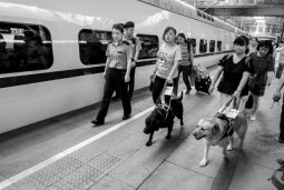 王福春“火车上的中国人”40年摄影作品展